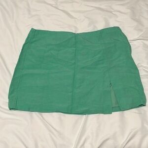 H&M women’s size 10 Green linen miniskirt